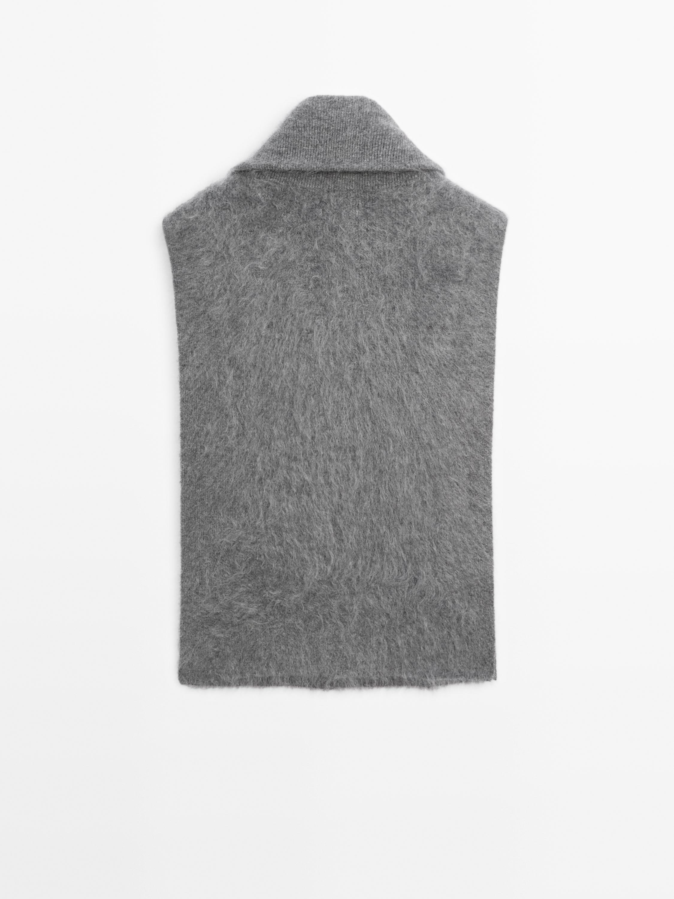 Long 100% cashmere zipped chest bag